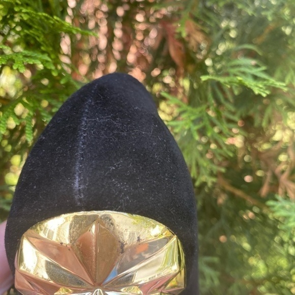 Fahrenheit Black Heels with Panther Embellishment. - Picture 9 of 13